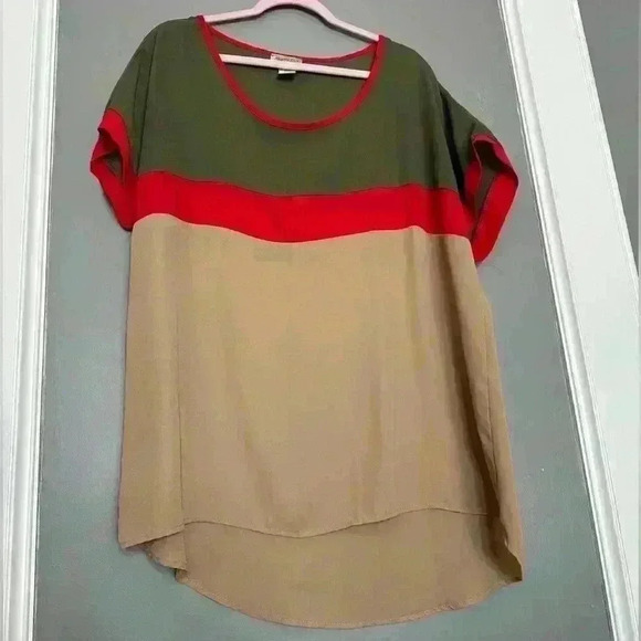 Janette Plus Multicolor Short Sleeve Blouse (464) - Picture 4 of 13